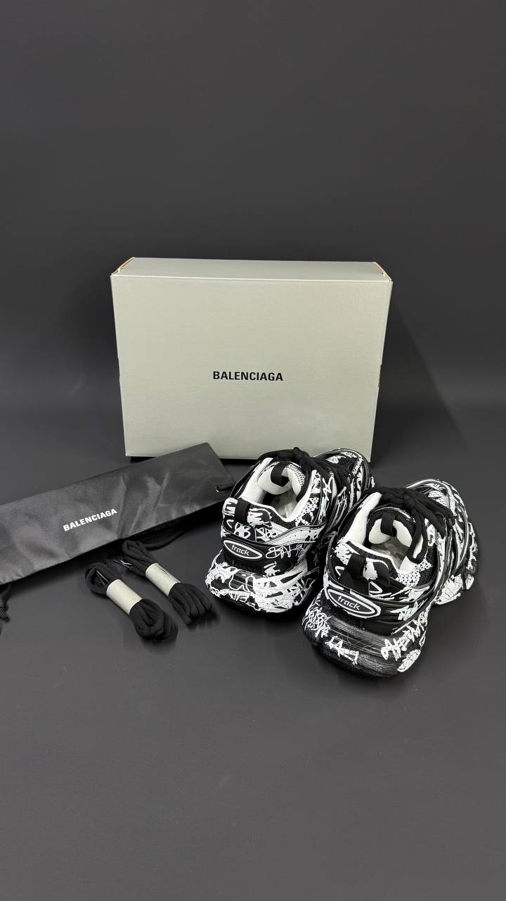 BALENCIAGA PATIKE