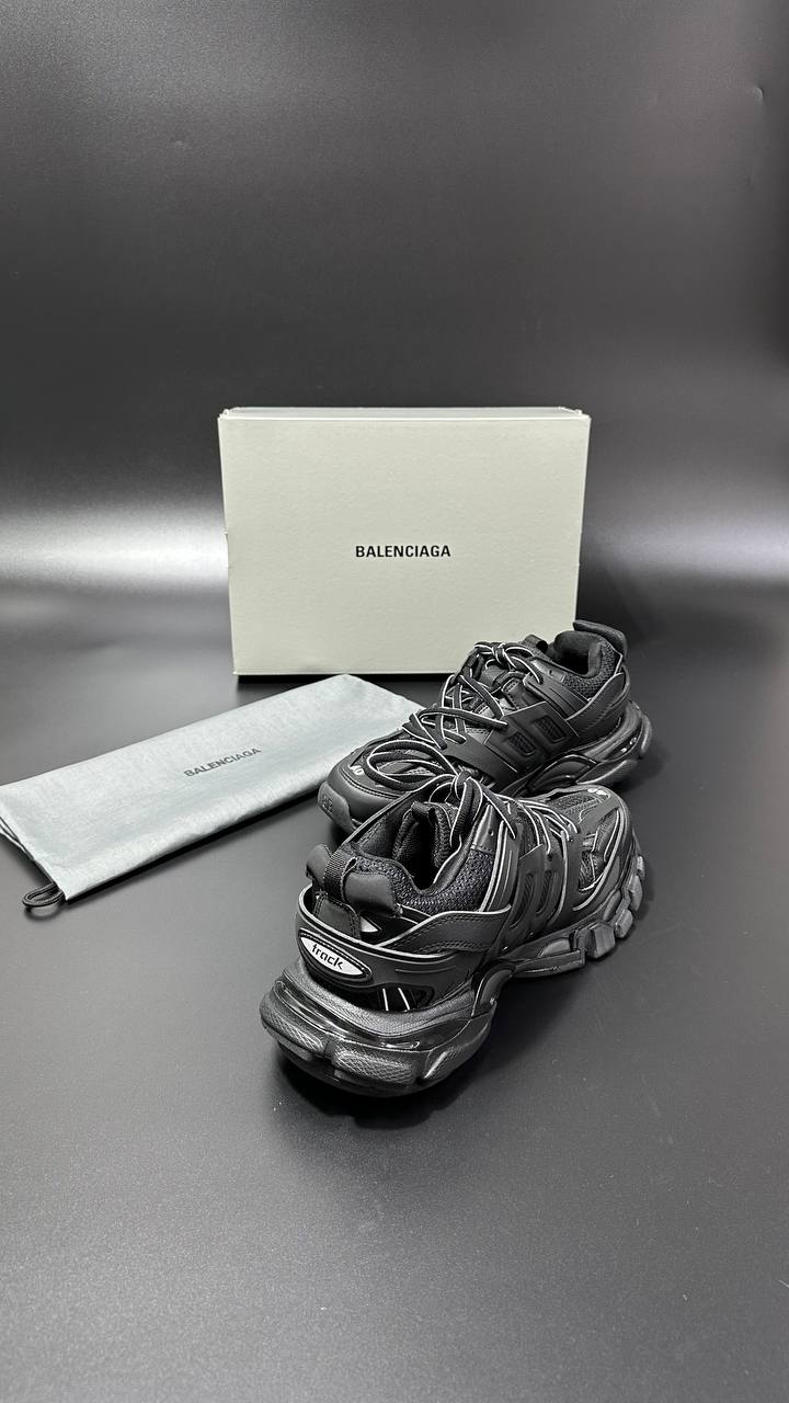 BALENCIAGA PATIKE